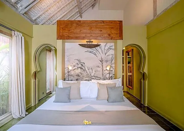 Space Bali Villa *